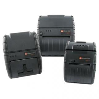 Hordozható nyomtató, direkt thermál, 8 dots/mm (203 dpi), címke szélesség (max.): 80 mm, nyomtatási szélesség (max.): 72 mm, nyomtatási sebesség (max.): 51 mm/s, RS232, Bluetooth (iOS), tartalmaz.: tápegység, övcsipesz, akkumulátor, nyugta tekercs, külön rendelendő: csatlakozó kábel